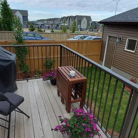 Delightful 1-Bedroom Private Suite In A New Home Calgary Extérieur photo