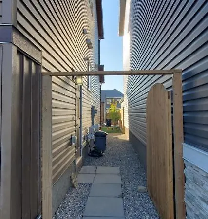 Delightful 1-Bedroom Private Suite In A New Home Calgary Extérieur photo