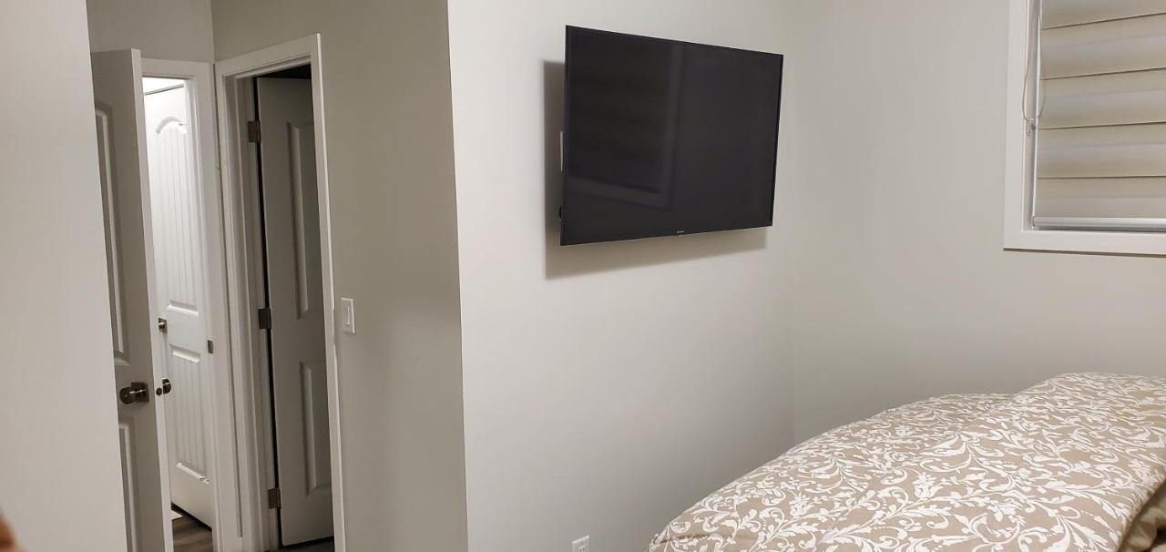 Delightful 1-bedroom Private In A New Calgary