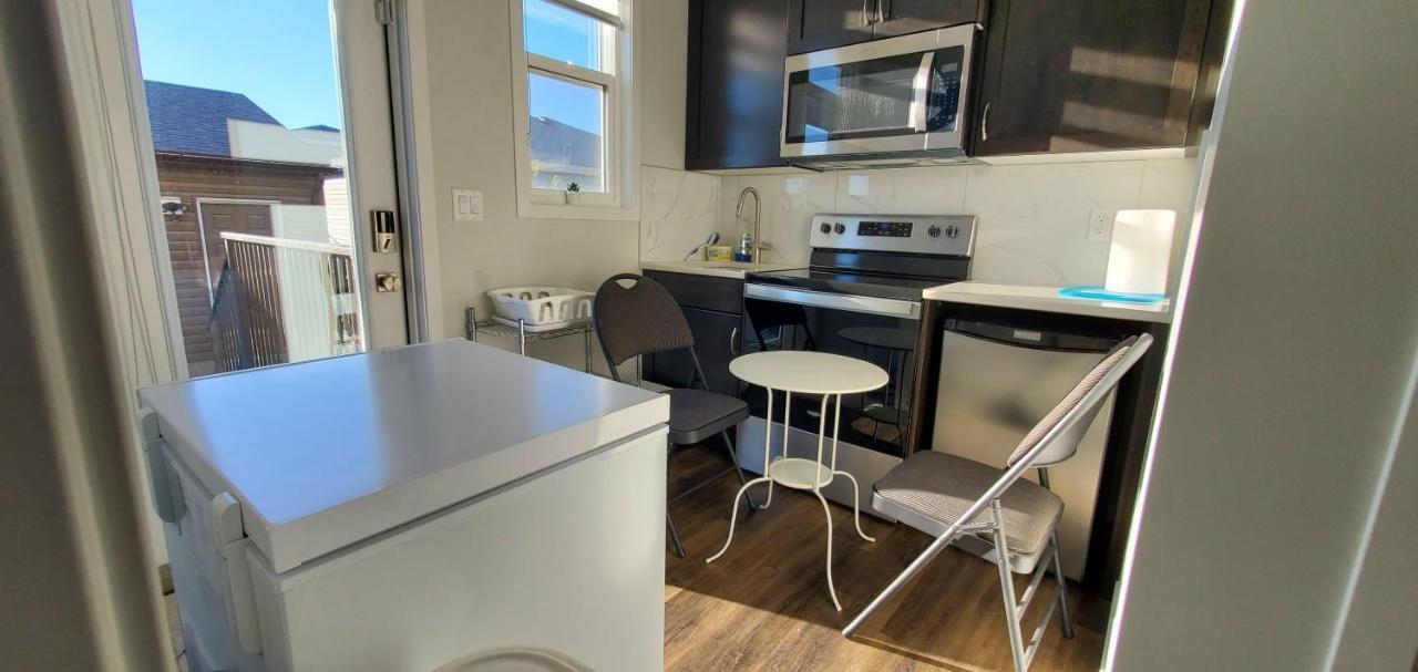 Delightful 1-bedroom Private In A New Calgary
