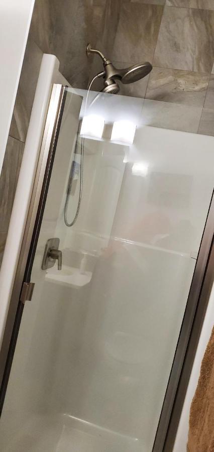 Homestay Delightful 1-bedroom Private In A New Calgary